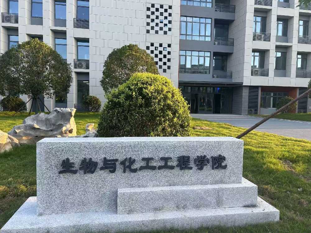 新化县扬州职业大学体育场高杆灯项目